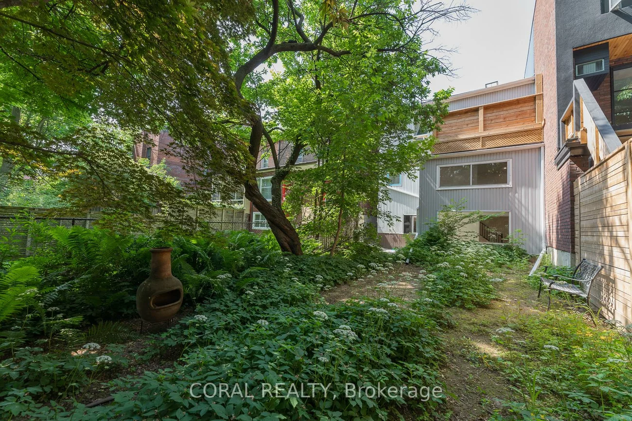 29, Victor, North Riverdale, Toronto