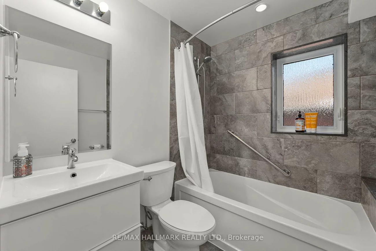 276, King Edward, Woodbine-Lumsden, Toronto