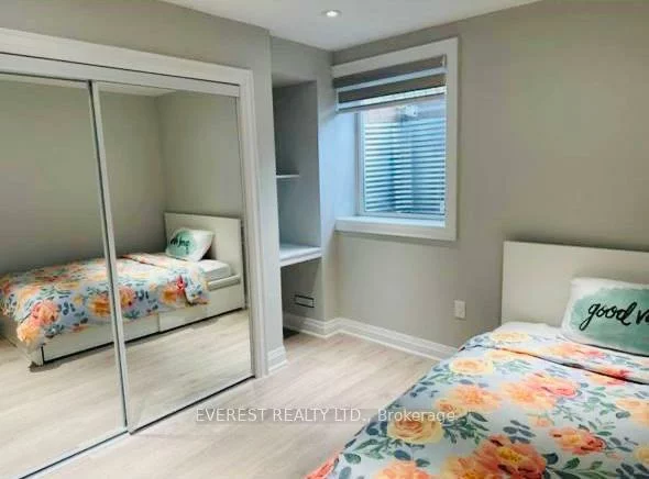 100, Westbourne, Clairlea-Birchmount, Toronto