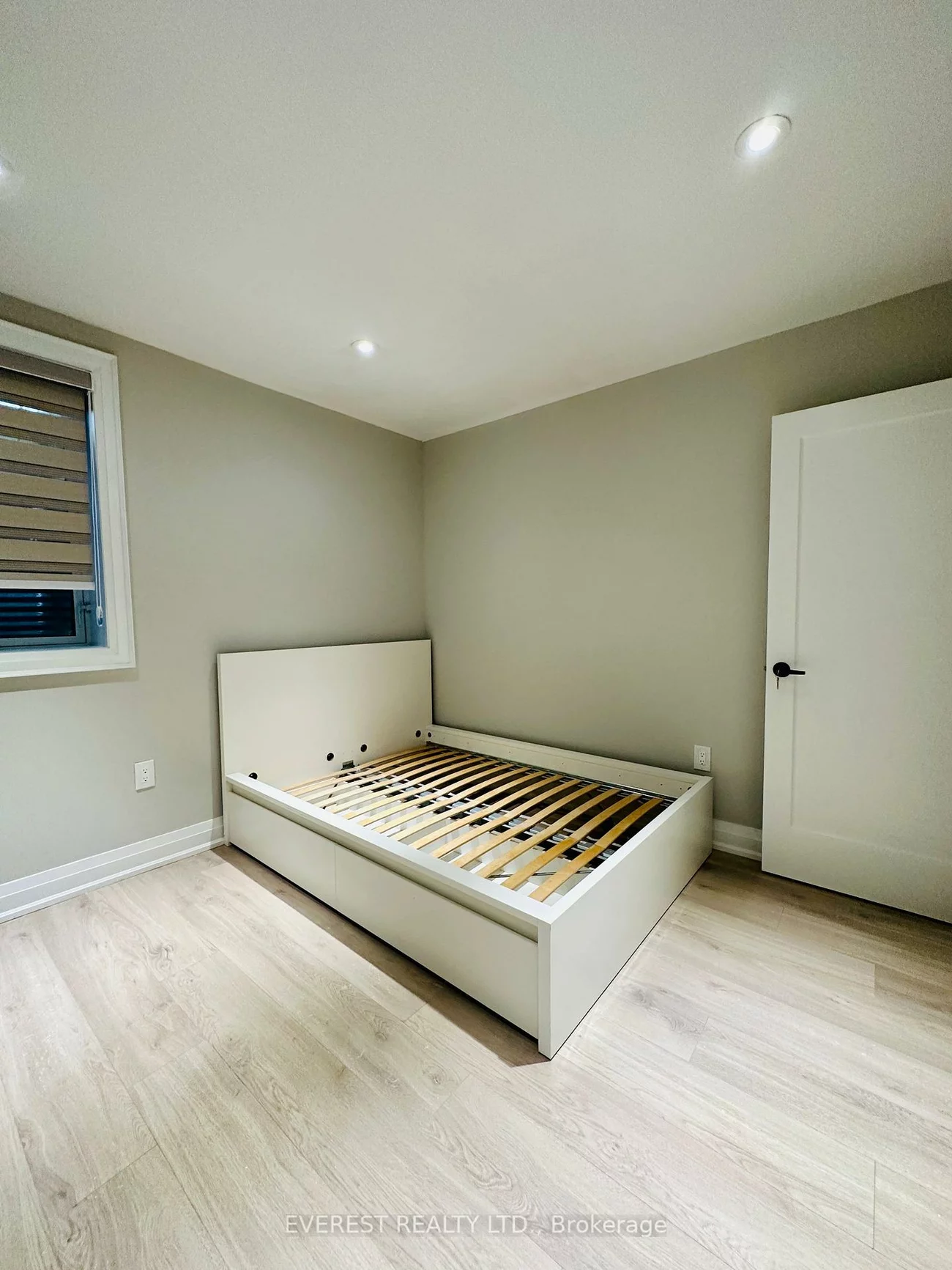 100, Westbourne, Clairlea-Birchmount, Toronto