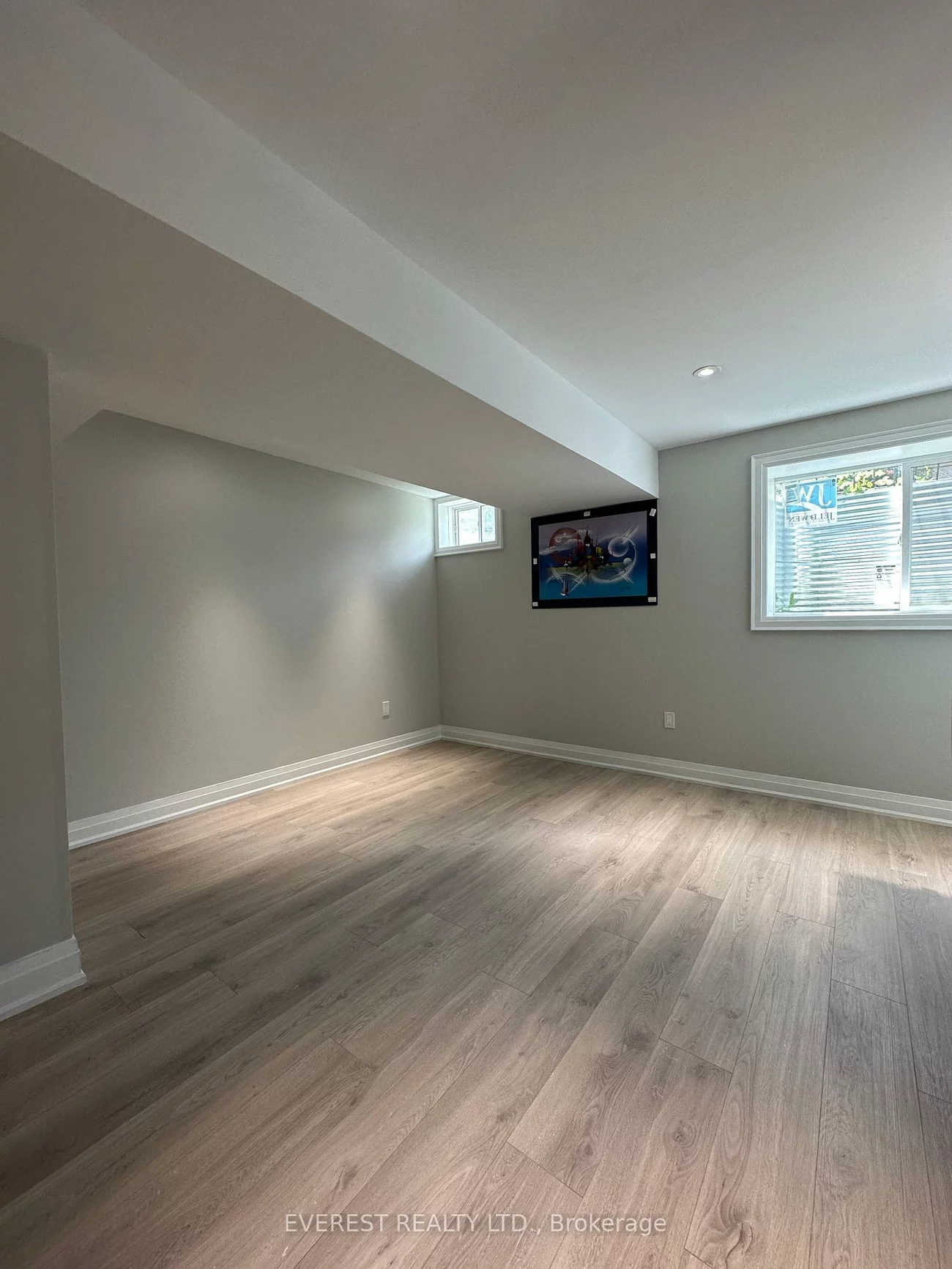 100, Westbourne, Clairlea-Birchmount, Toronto
