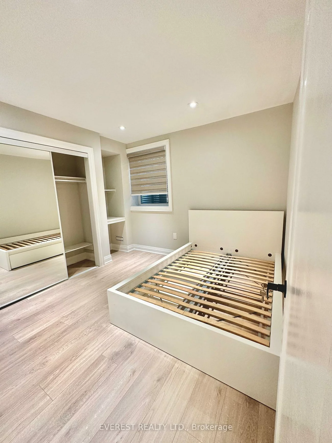 100, Westbourne, Clairlea-Birchmount, Toronto