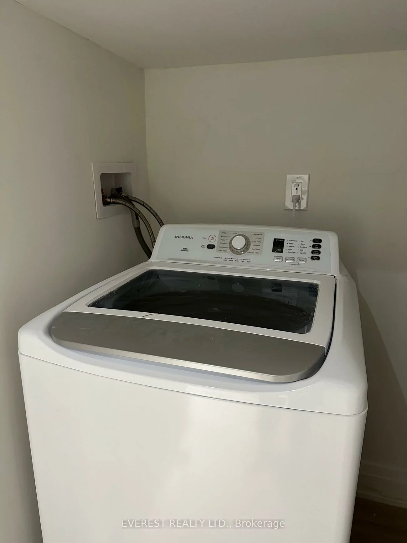 100, Westbourne, Clairlea-Birchmount, Toronto