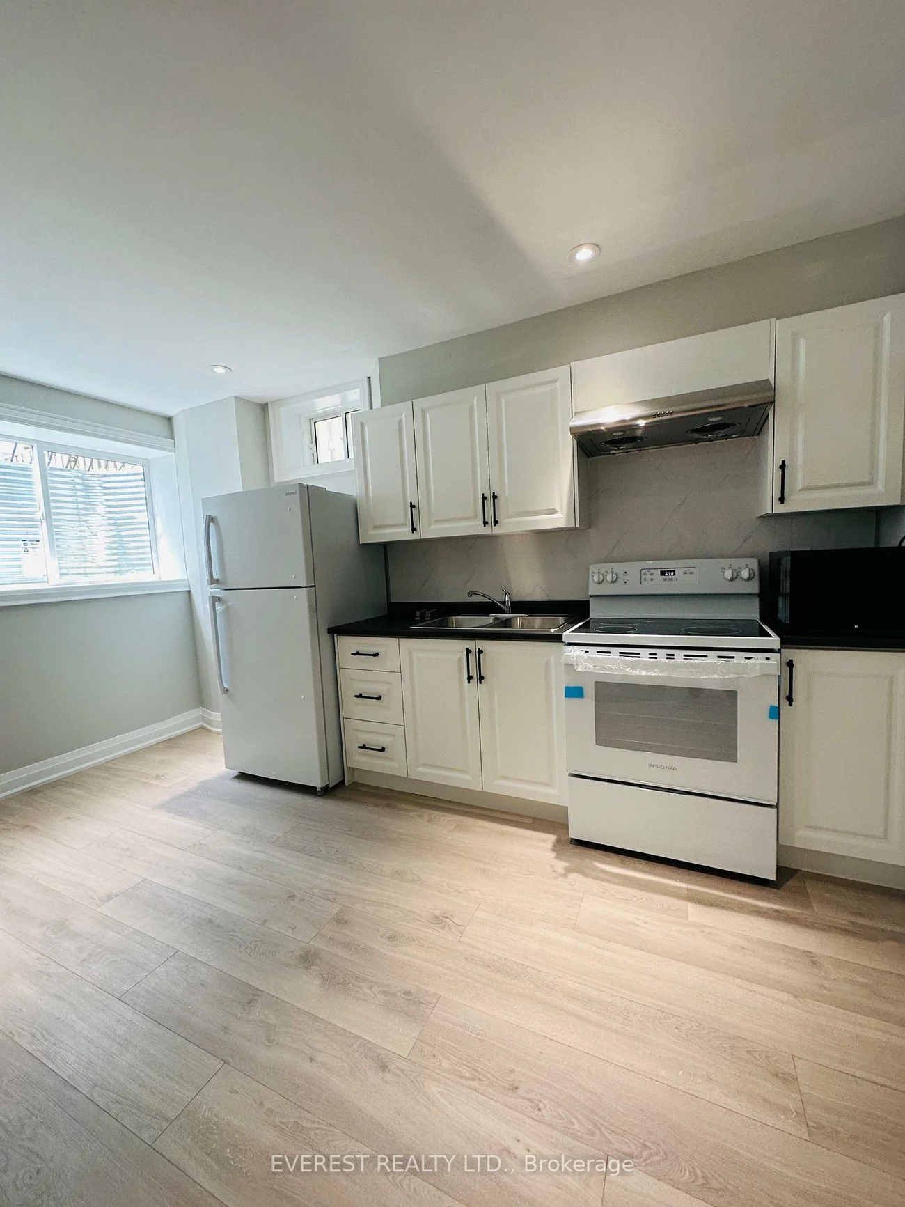 100, Westbourne, Clairlea-Birchmount, Toronto