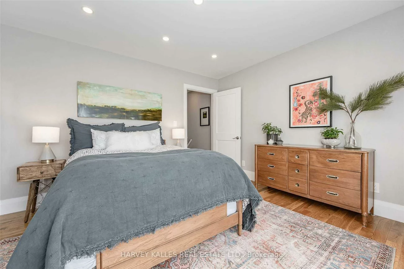 26, Leyton, Oakridge, Toronto