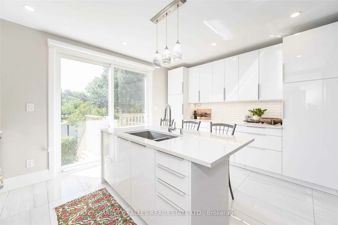 26, Leyton, Oakridge, Toronto