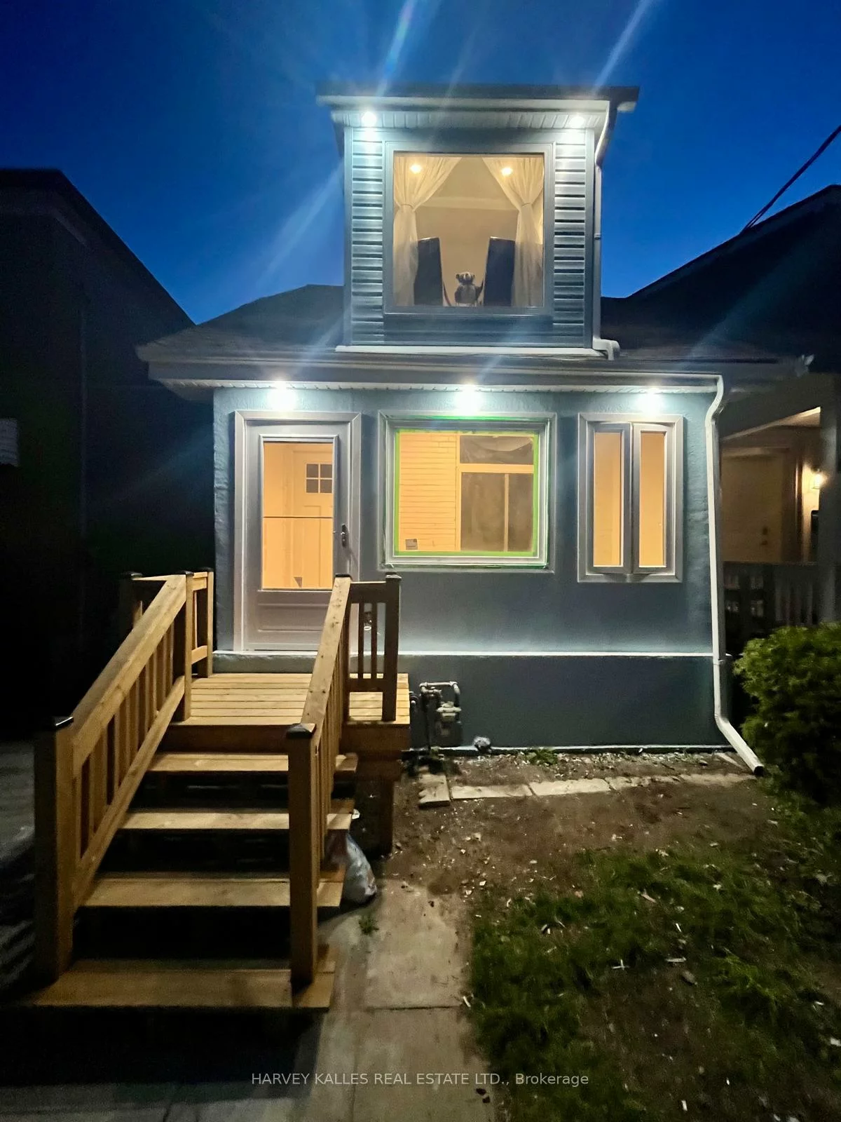 26, Leyton, Oakridge, Toronto