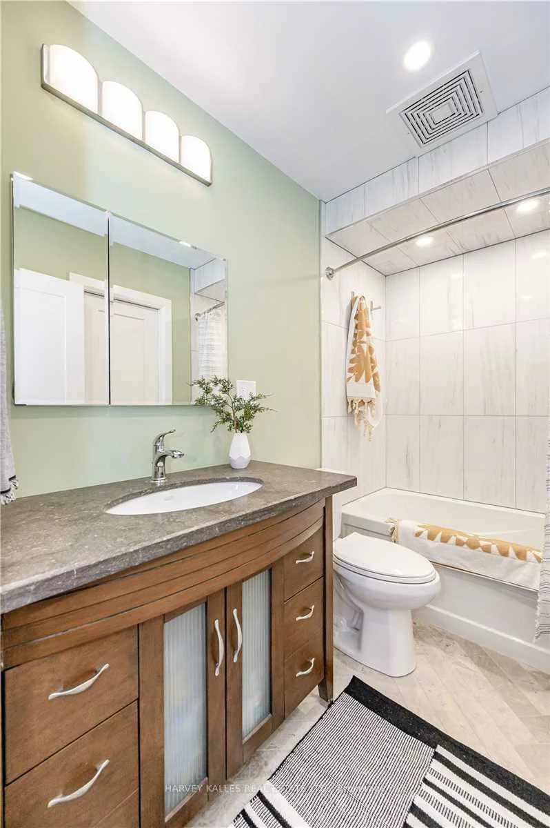26, Leyton, Oakridge, Toronto