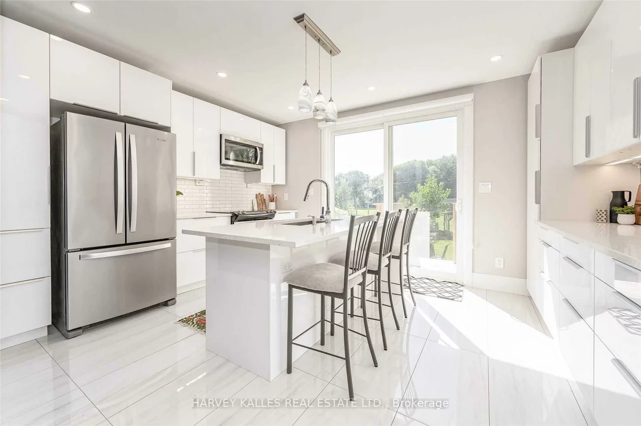 26, Leyton, Oakridge, Toronto
