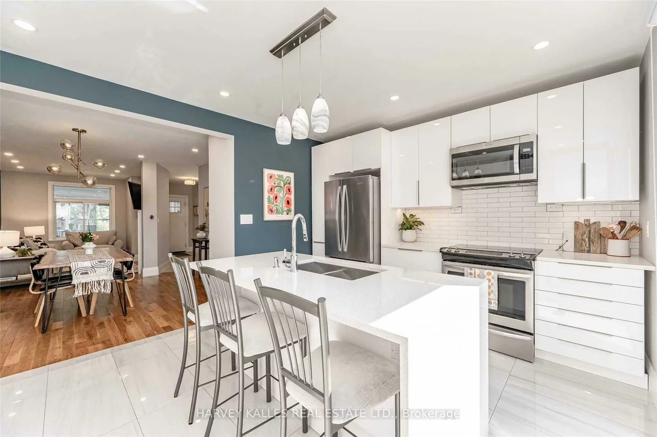 26, Leyton, Oakridge, Toronto