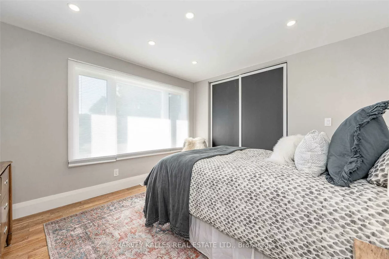 26, Leyton, Oakridge, Toronto