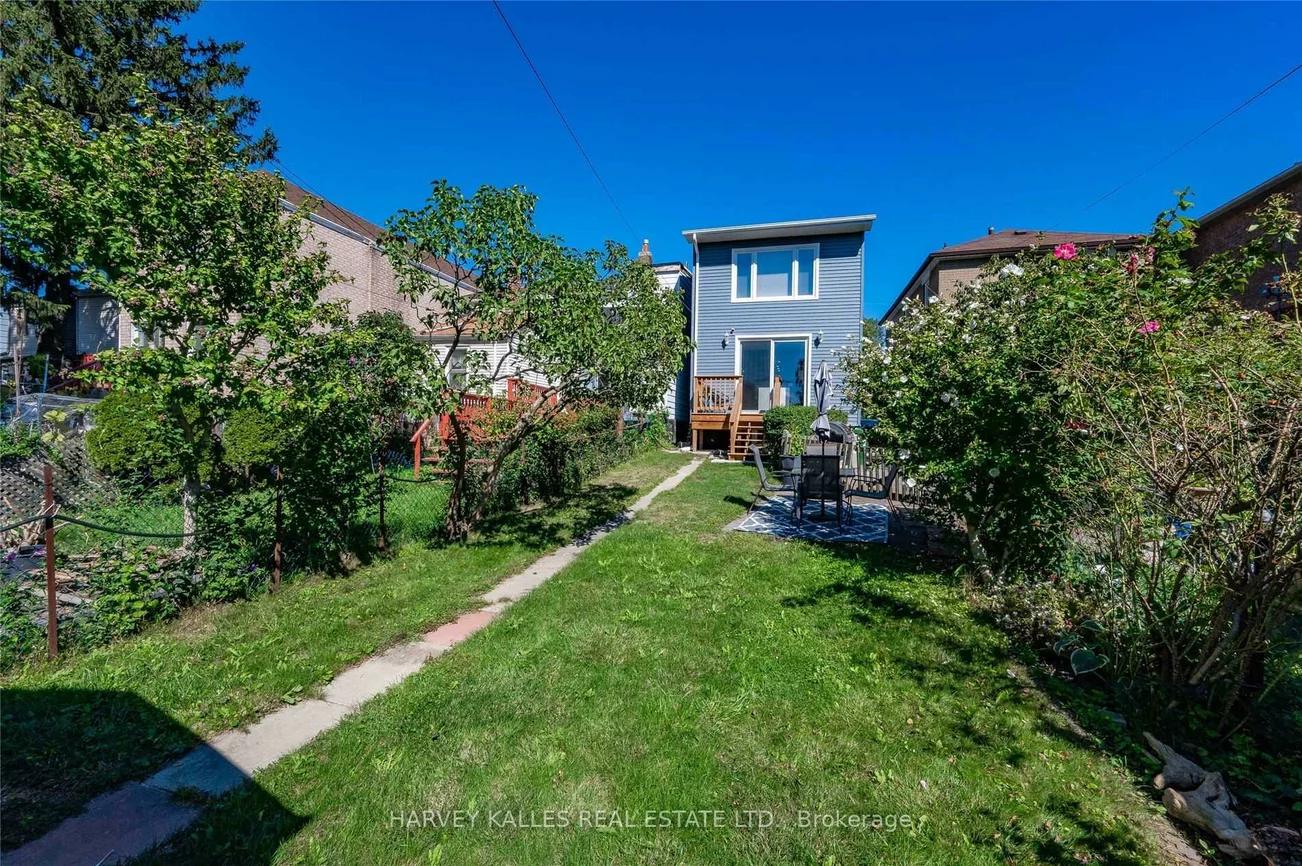 26, Leyton, Oakridge, Toronto