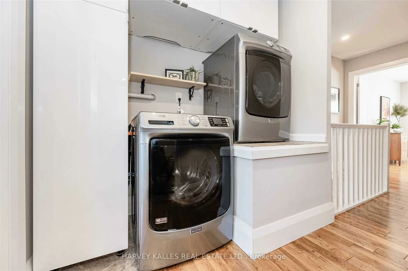 26, Leyton, Oakridge, Toronto