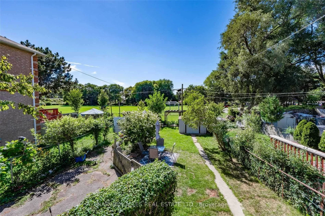 26, Leyton, Oakridge, Toronto