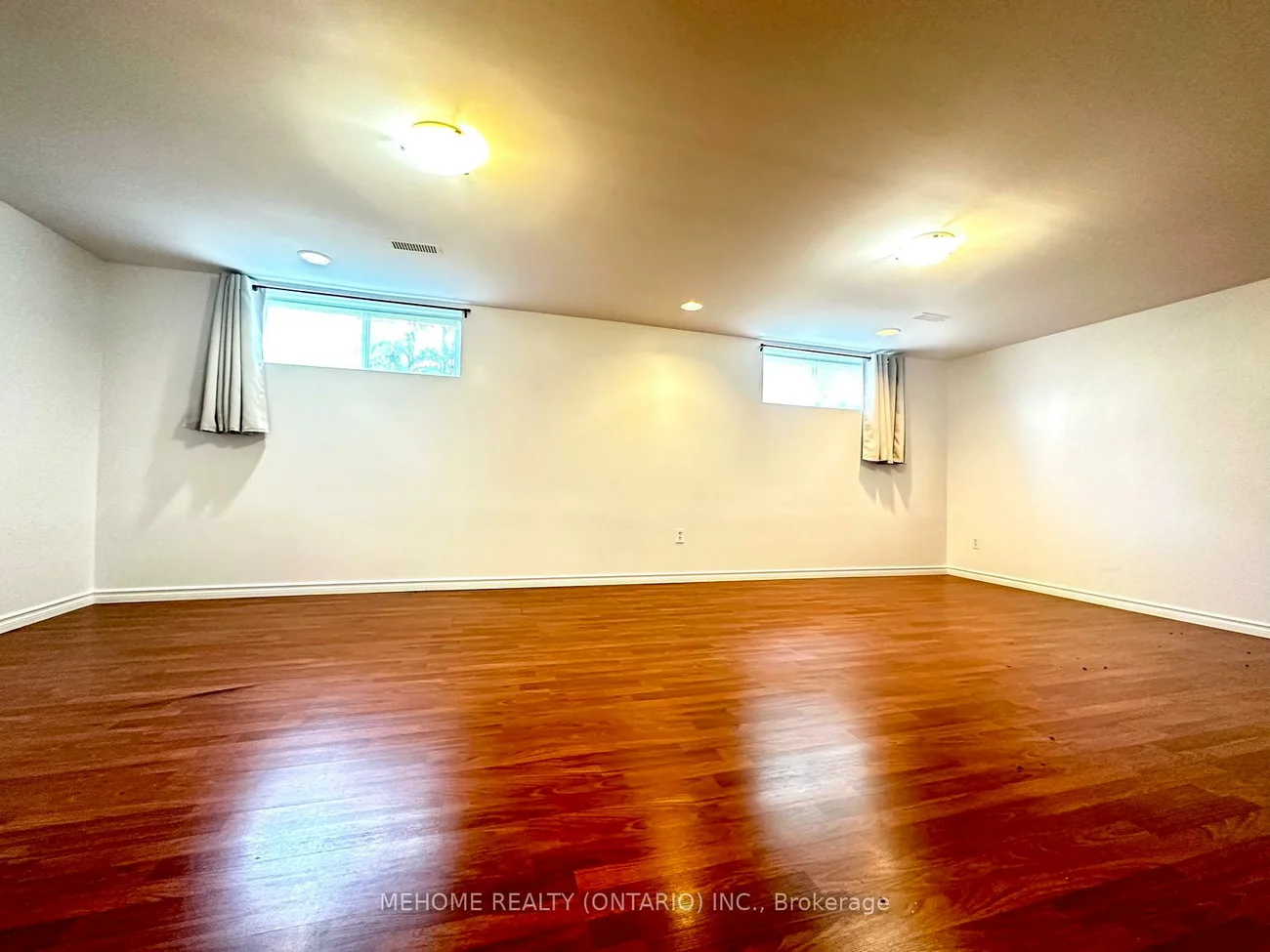 Bsmt 92, Scarden, Tam O'Shanter-Sullivan, Toronto