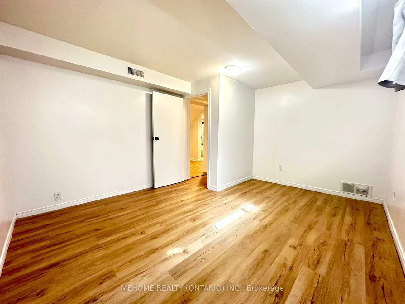 Bsmt 92, Scarden, Tam O'Shanter-Sullivan, Toronto