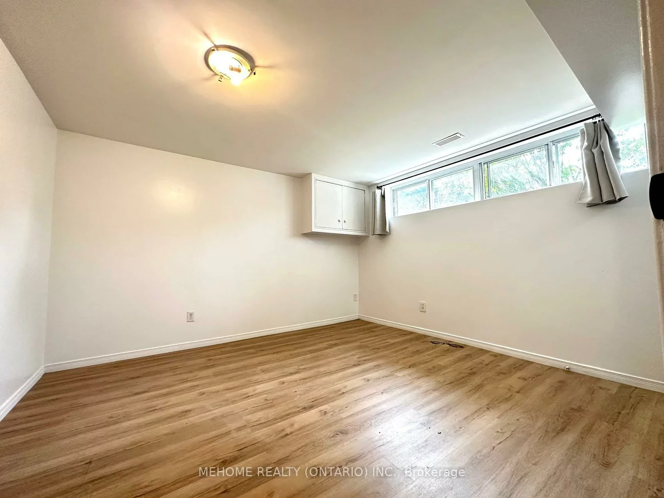 Bsmt 92, Scarden, Tam O'Shanter-Sullivan, Toronto