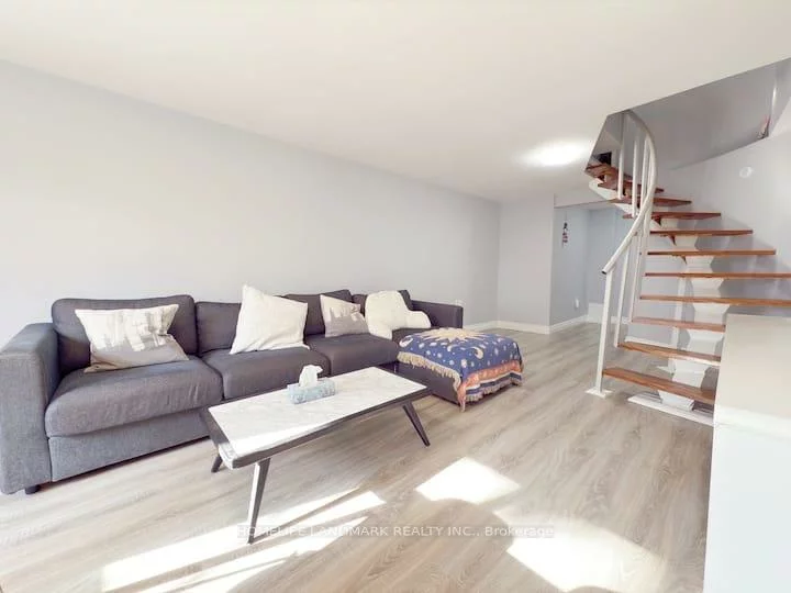 81, United, Malvern, Toronto