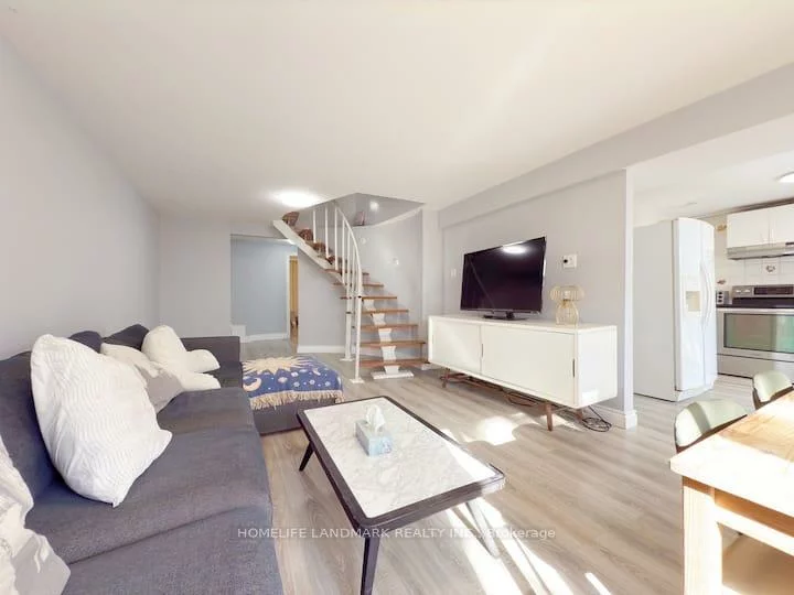 81, United, Malvern, Toronto