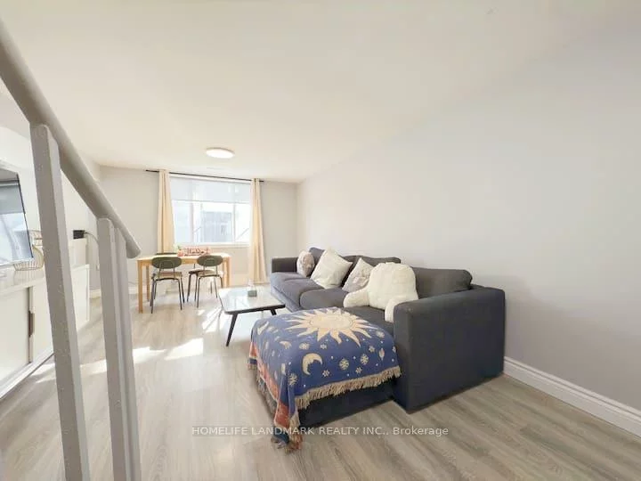 81, United, Malvern, Toronto