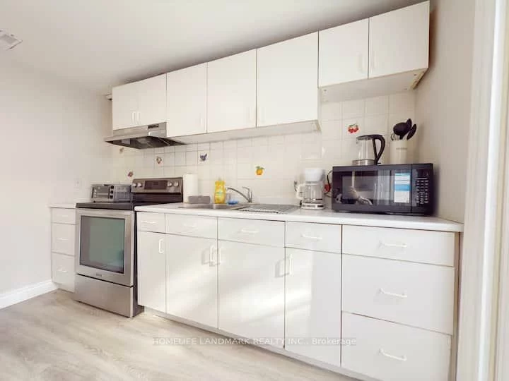81, United, Malvern, Toronto
