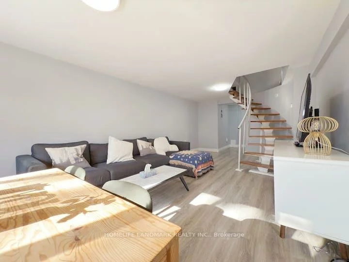 81, United, Malvern, Toronto