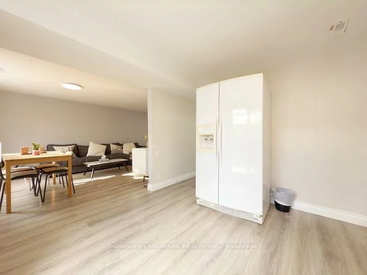 81, United, Malvern, Toronto