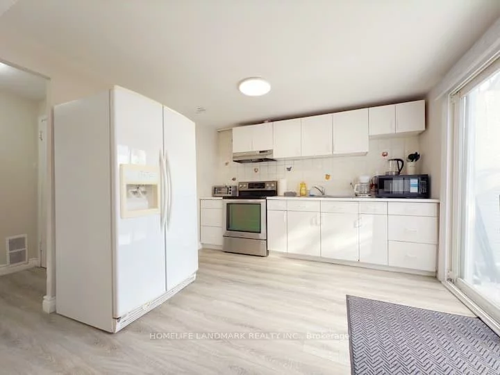 81, United, Malvern, Toronto