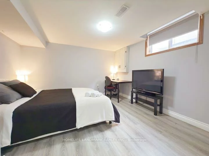 81, United, Malvern, Toronto