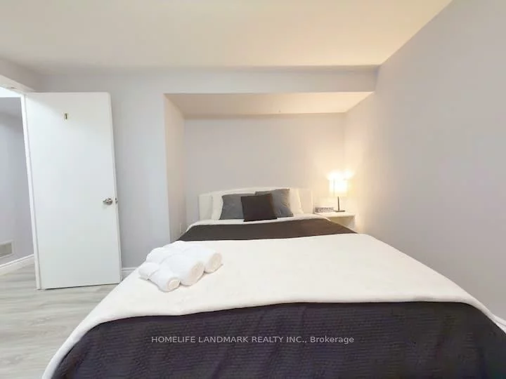 81, United, Malvern, Toronto