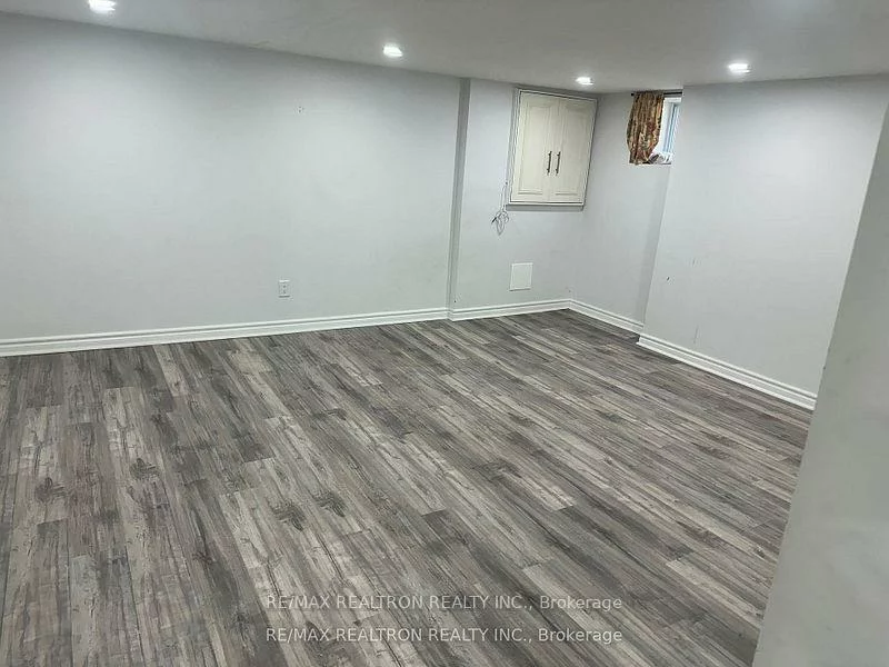 25, Rossander, Bendale, Toronto