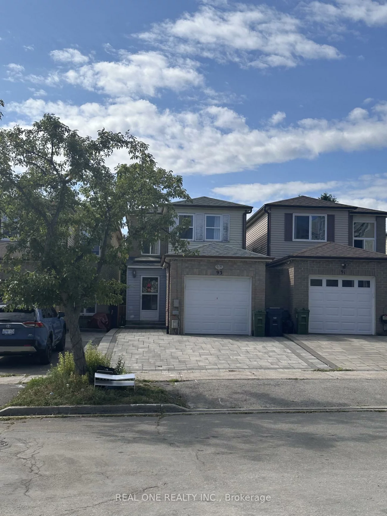 93, Pale Moon, Steeles, Toronto