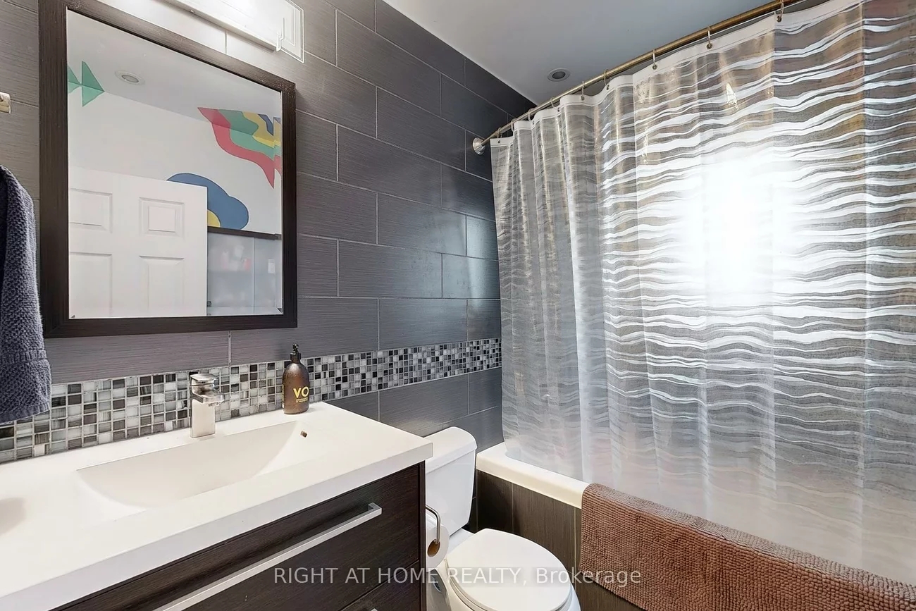56, Fenwood, Cliffcrest, Toronto