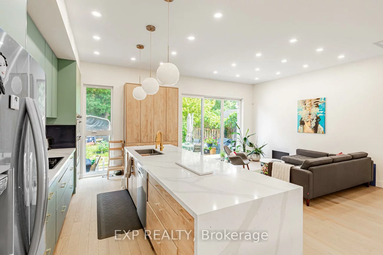 1043, Logan, Broadview North, Toronto