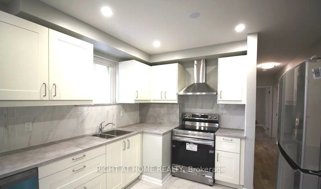 28, Reno, Ionview, Toronto