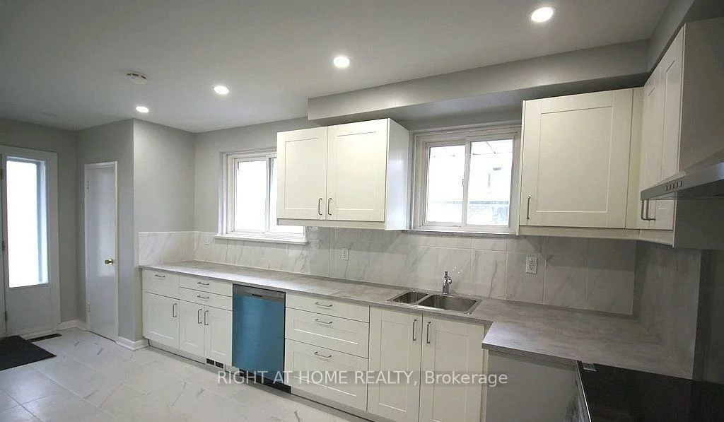 28, Reno, Ionview, Toronto