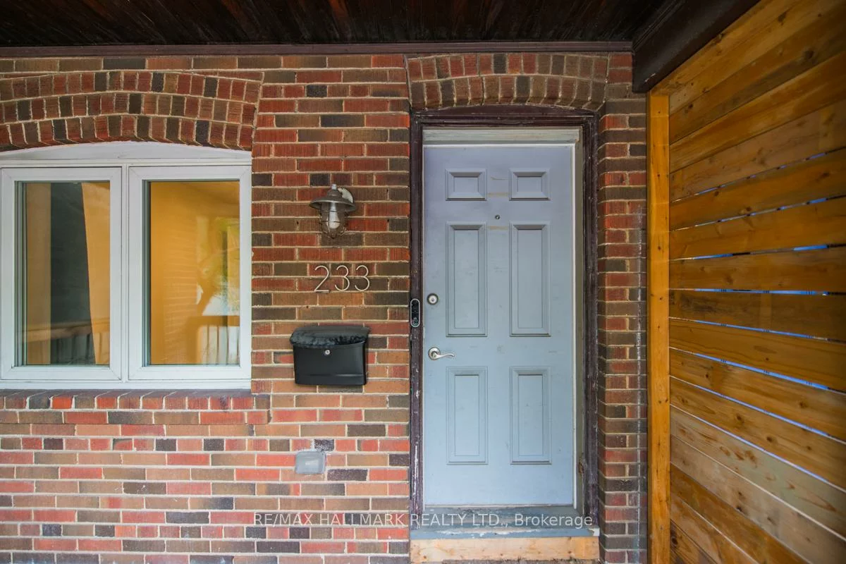 233, Kingston, The Beaches, Toronto