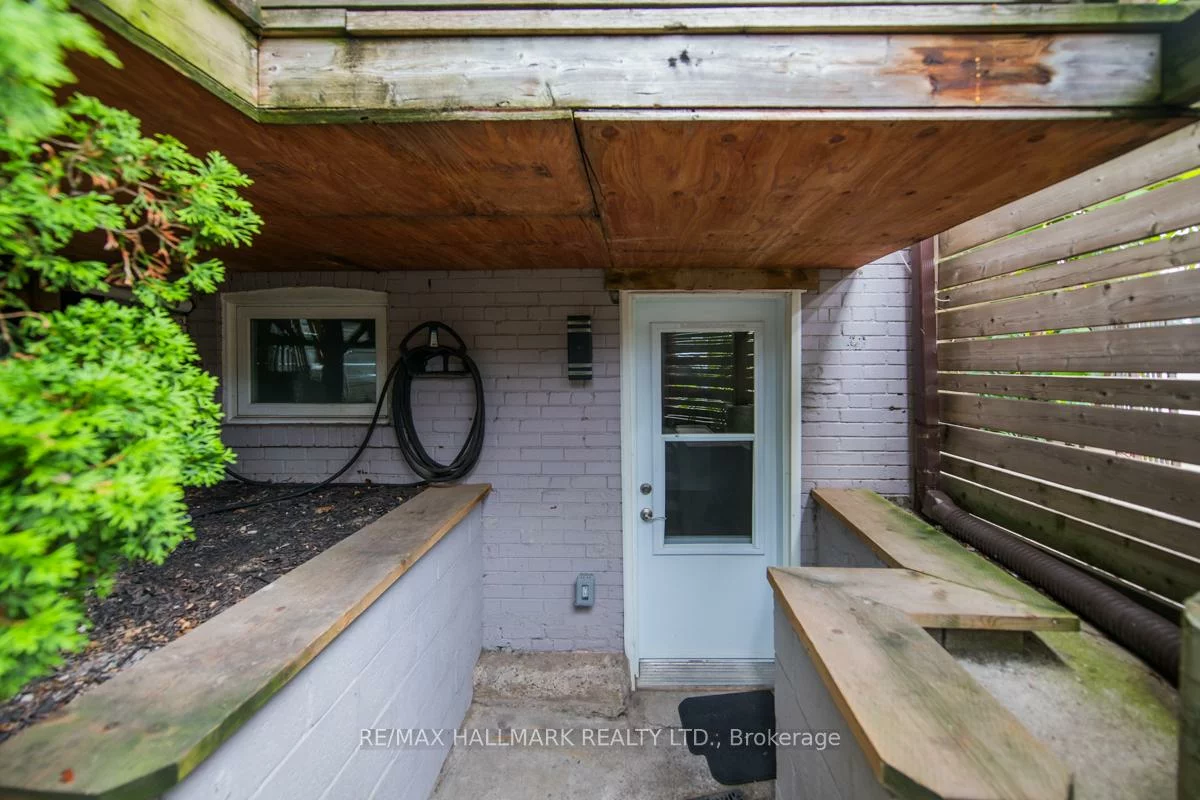 233, Kingston, The Beaches, Toronto