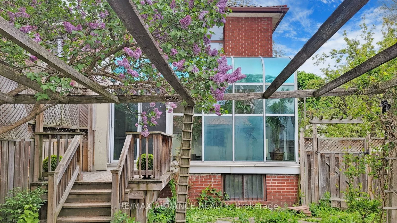 108, Eaton, Danforth, Toronto