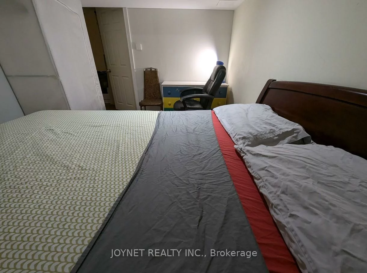17, Firebrace, Steeles, Toronto
