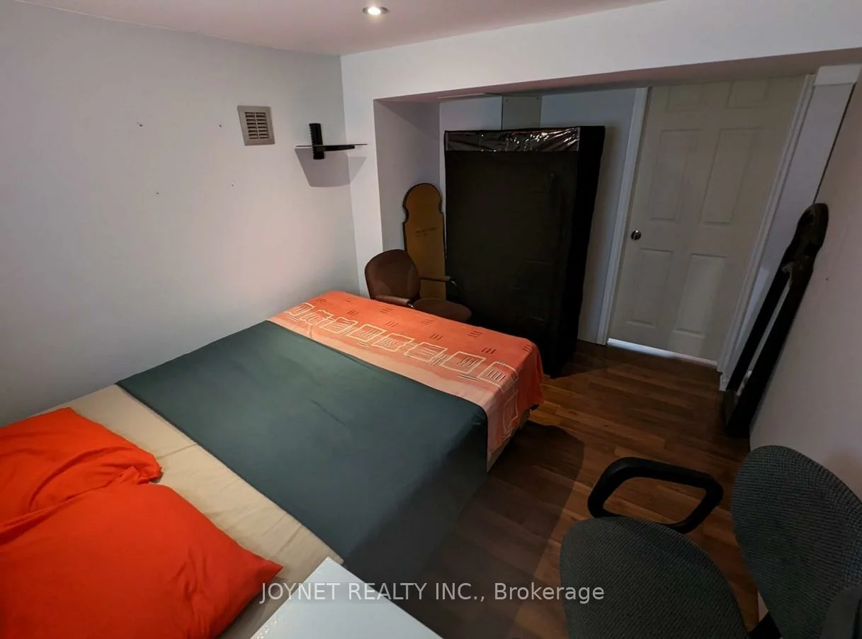17, Firebrace, Steeles, Toronto