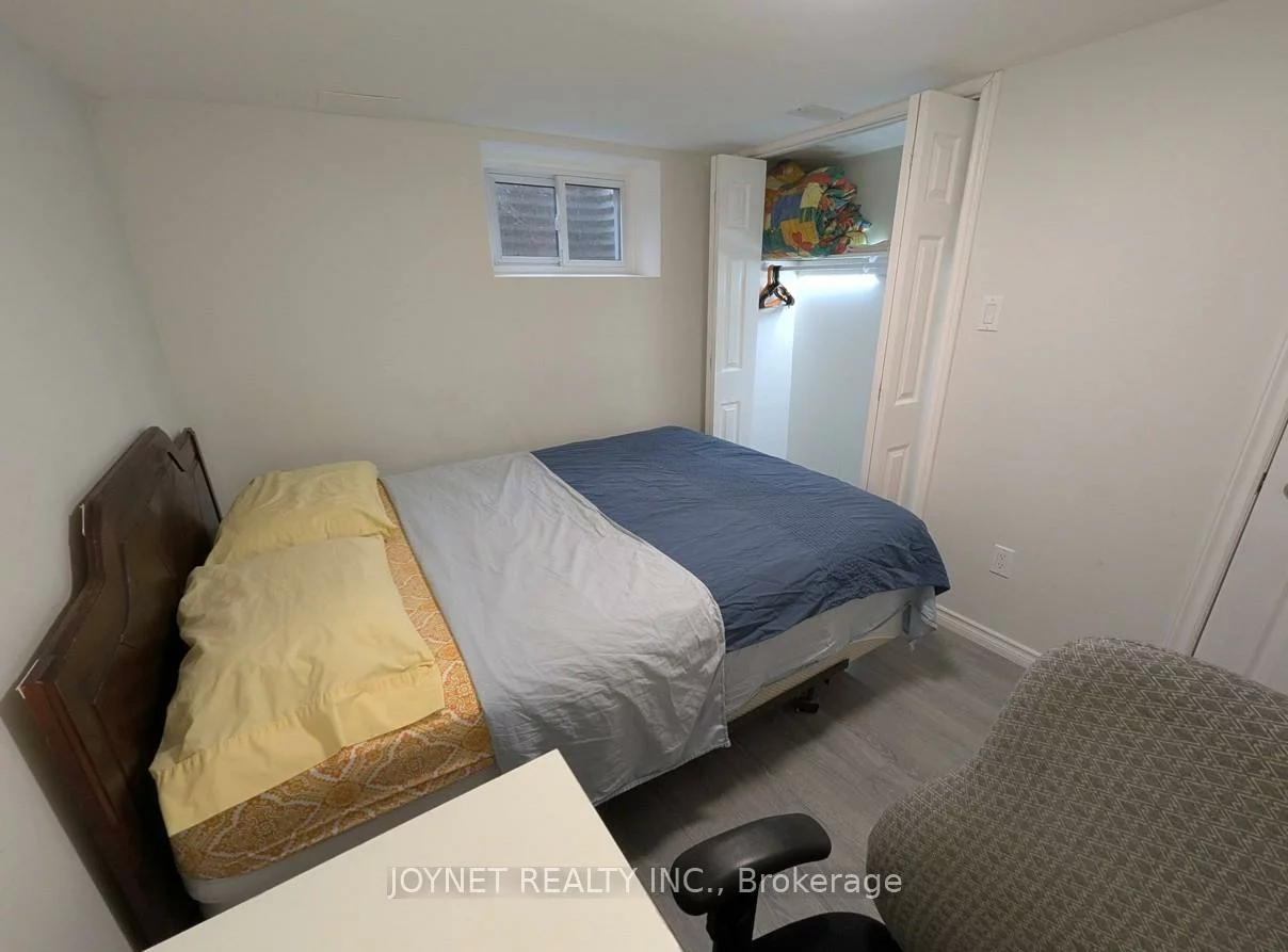 17, Firebrace, Steeles, Toronto