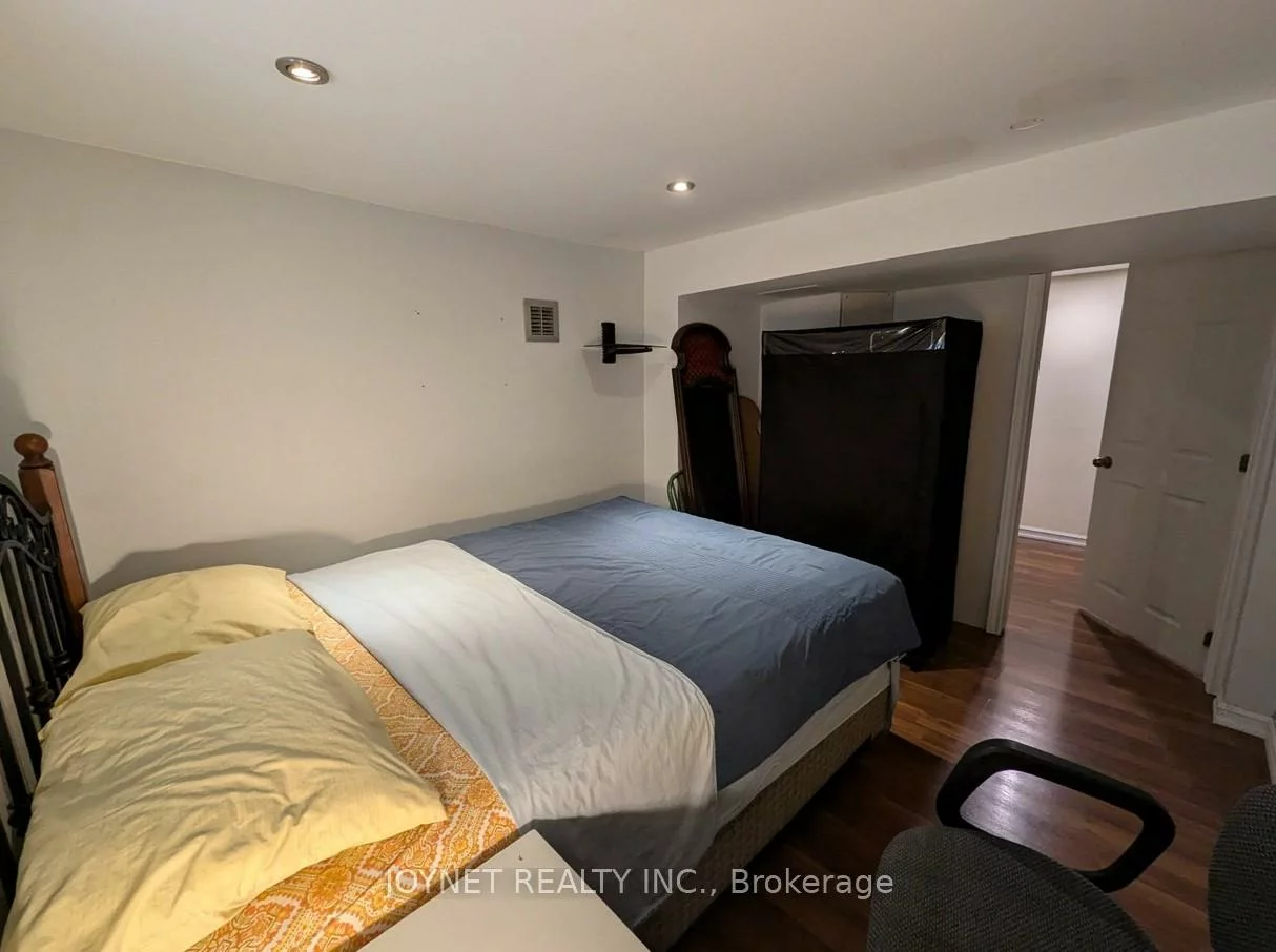 17, Firebrace, Steeles, Toronto