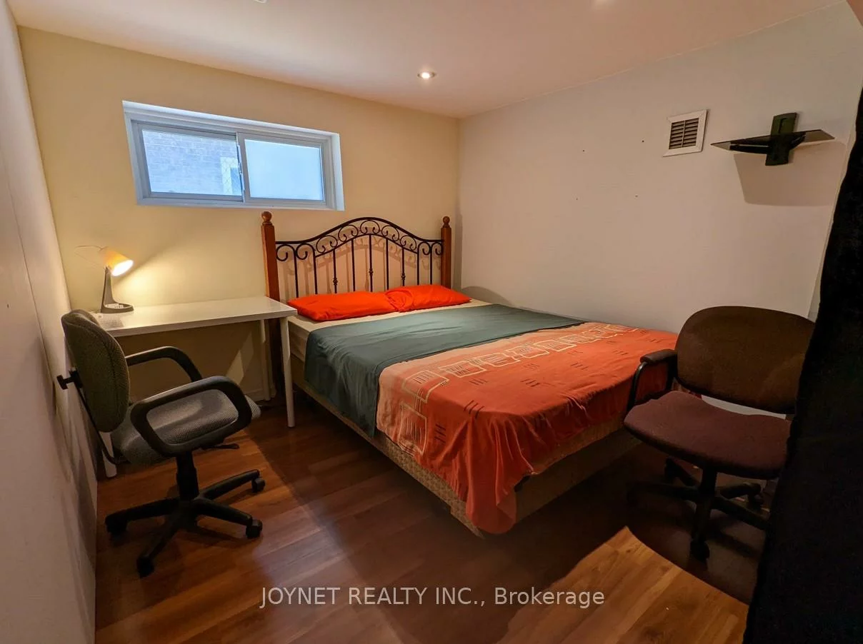 17, Firebrace, Steeles, Toronto