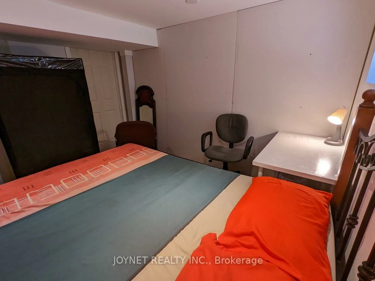 17, Firebrace, Steeles, Toronto