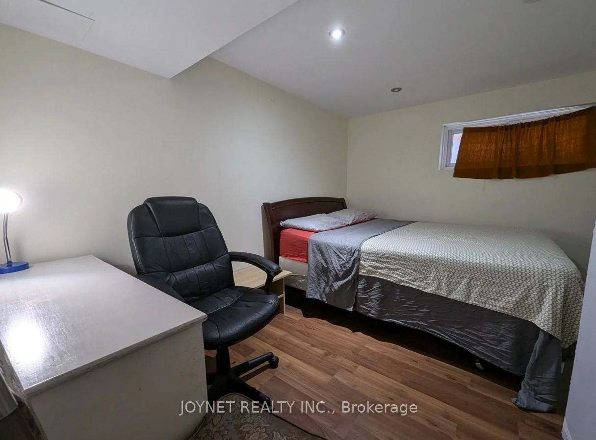 17, Firebrace, Steeles, Toronto