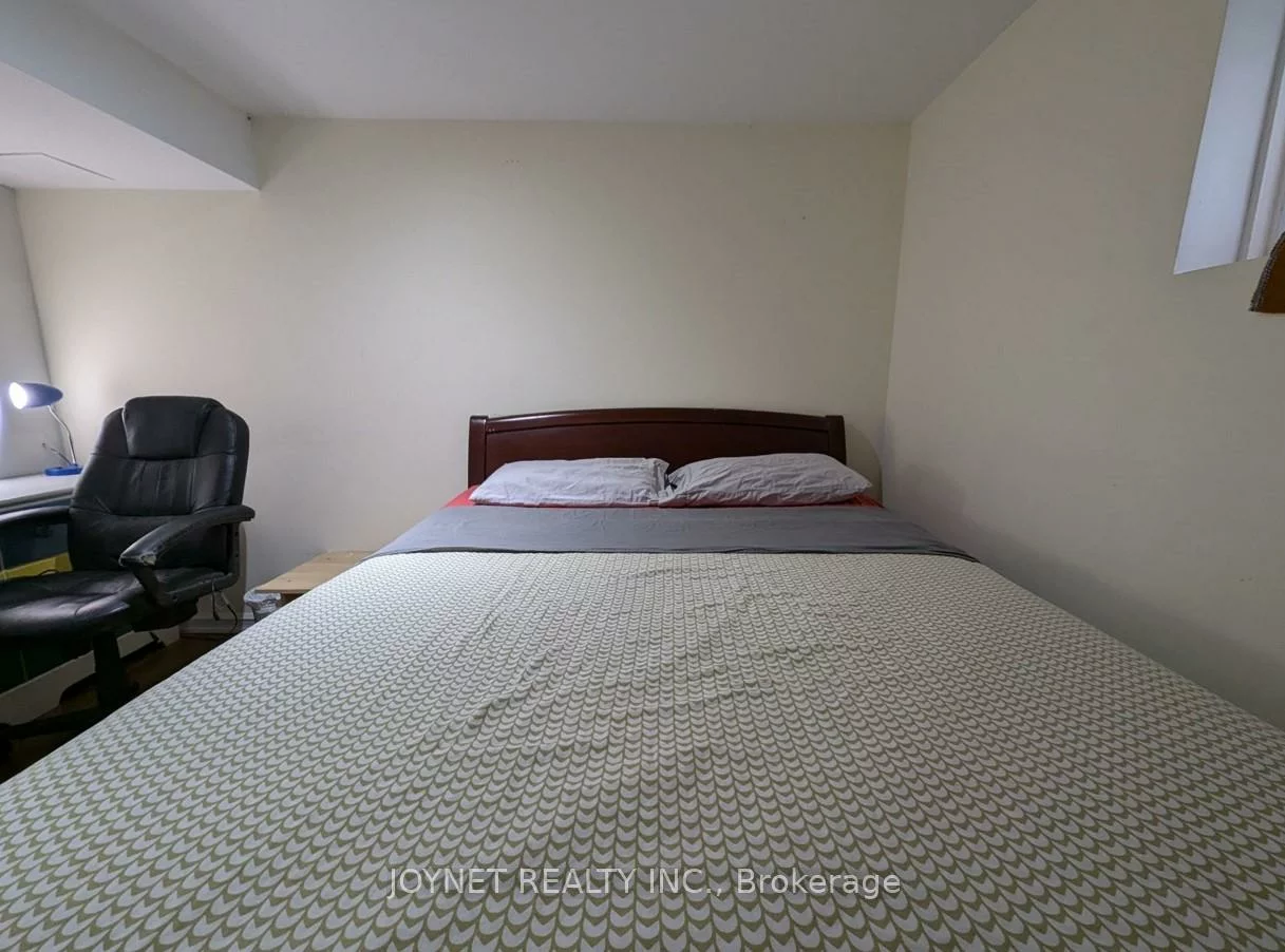 17, Firebrace, Steeles, Toronto