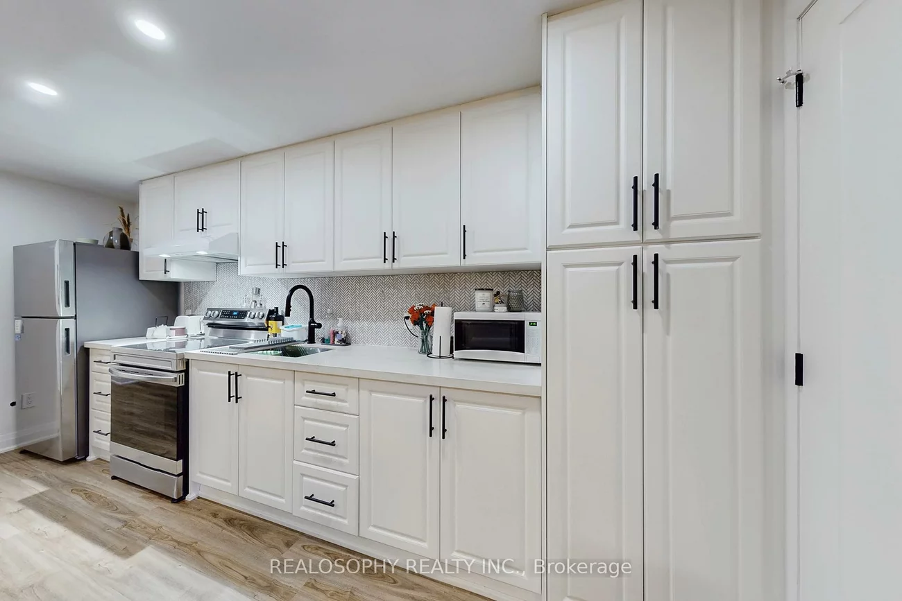 102, Morse, South Riverdale, Toronto