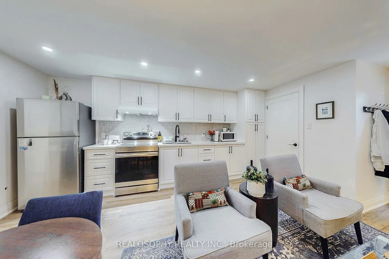 102, Morse, South Riverdale, Toronto