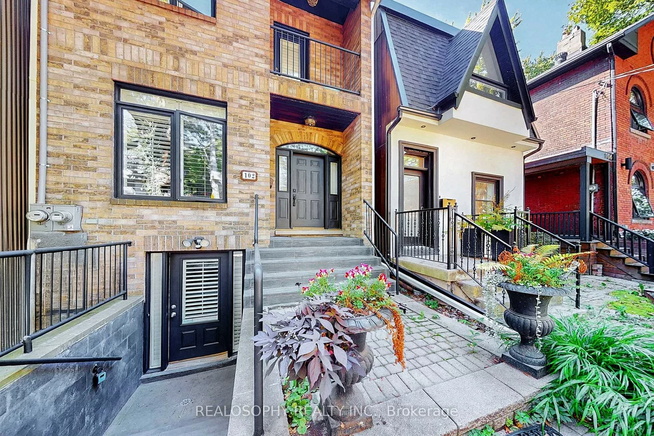 102, Morse, South Riverdale, Toronto